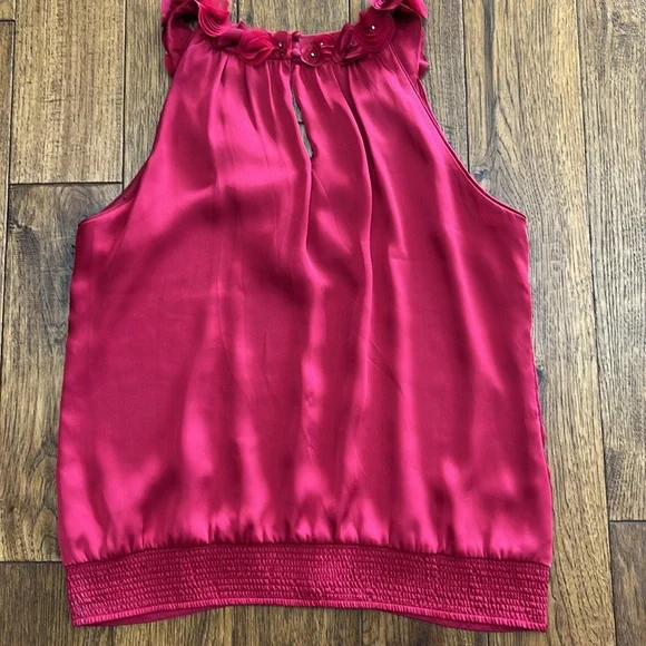 White House Black Market: Sleeveless, Red-ish, Floral Embellished Top: Size L - Picture 6 of 9
